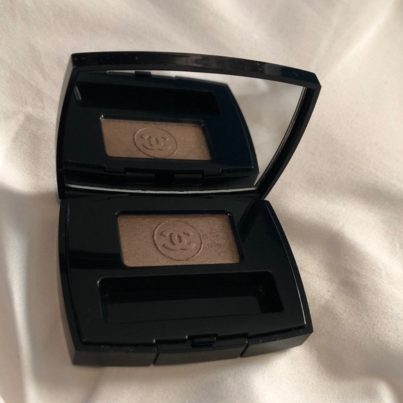 CHANEL Elegant soft touch Eyeshadow Palette with mirror (no brush) - Picture 1 of 3